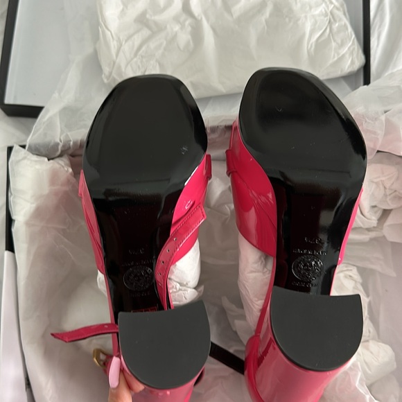 BRAND NEW VERSACE Medusa Insignia Patent Leather D'Orsay Pumps - Picture 9 of 10